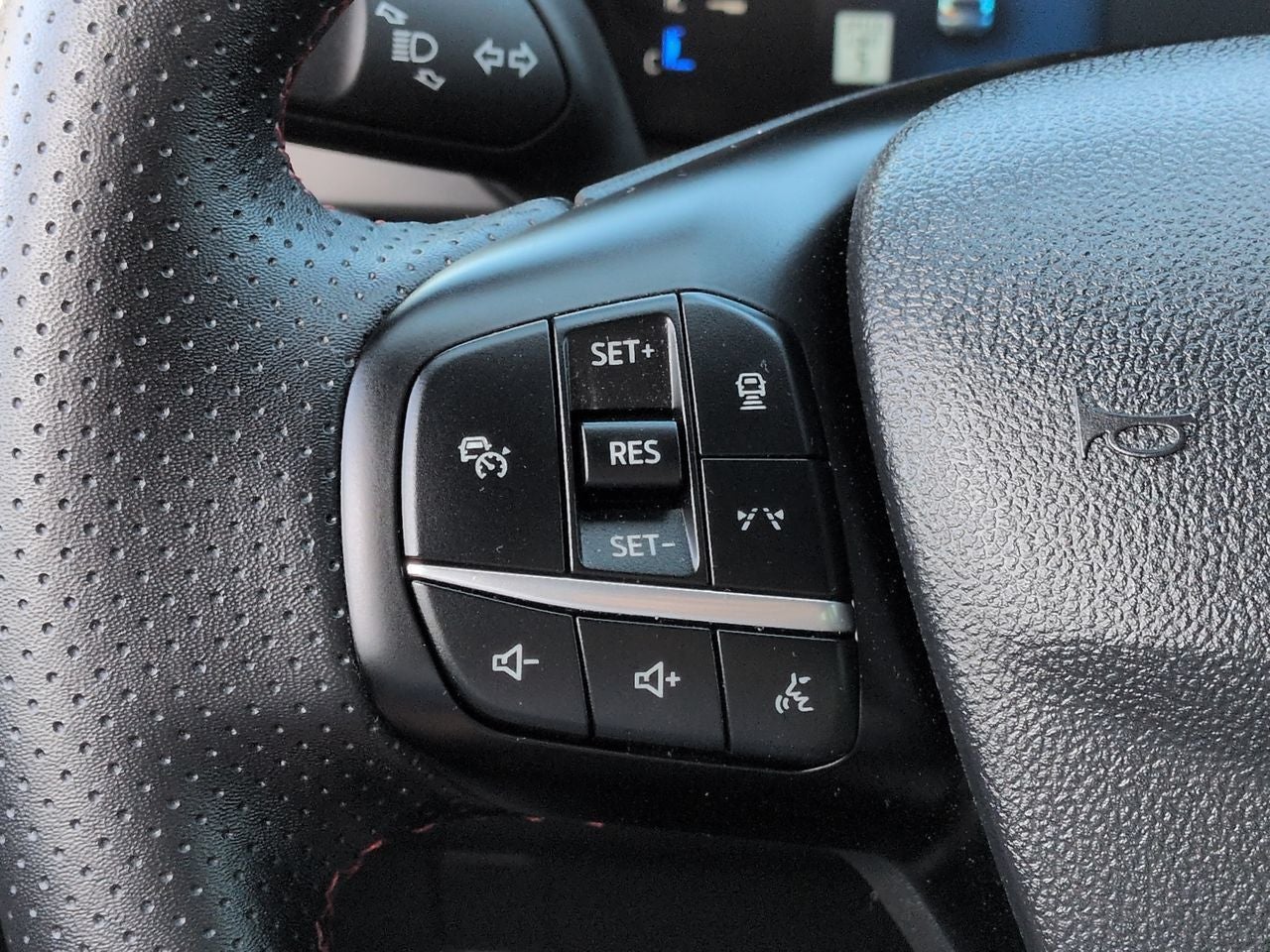 2025 Ford Escape Hybrid ST-Line