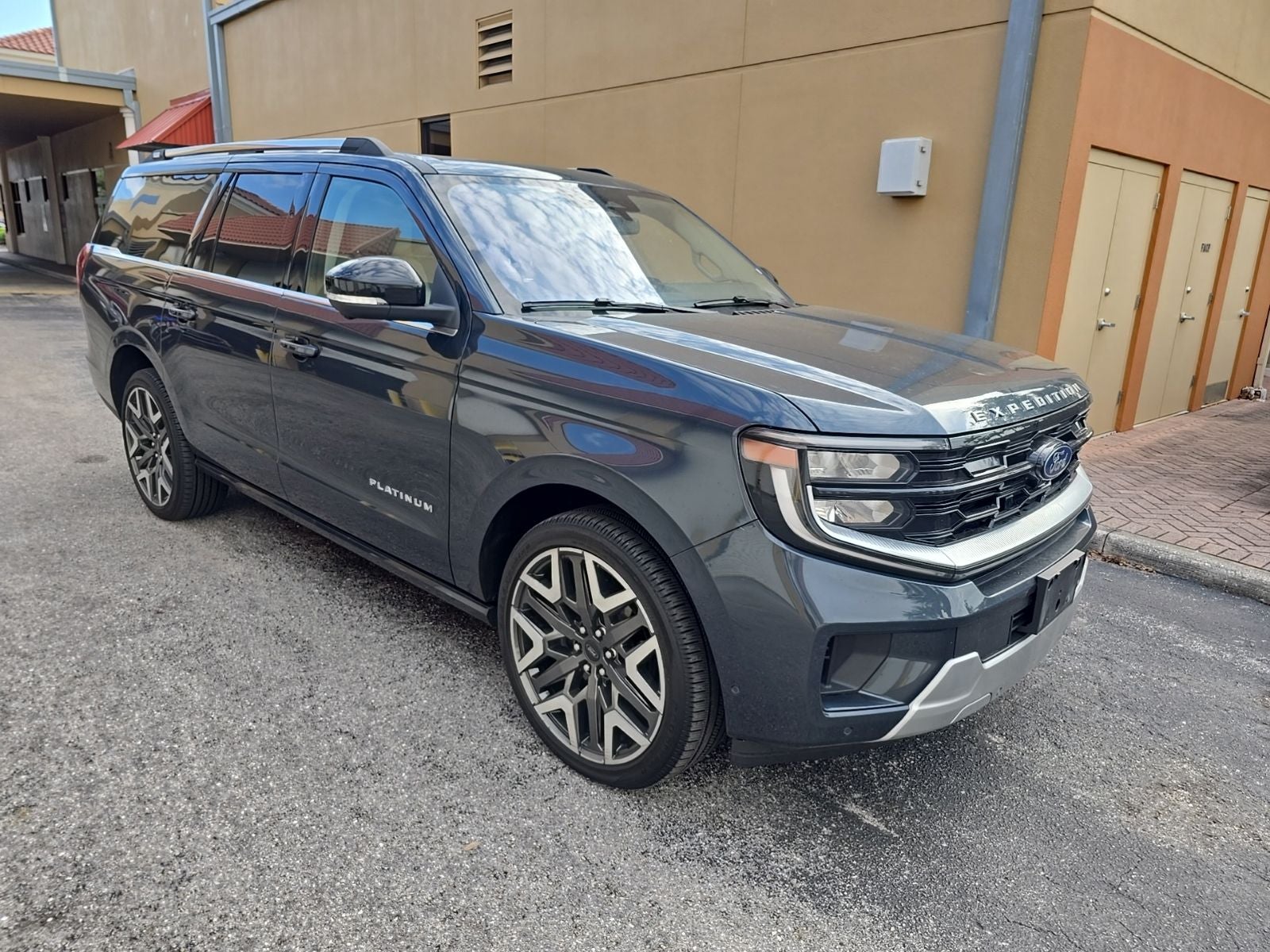 2025 Ford Expedition Max Platinum