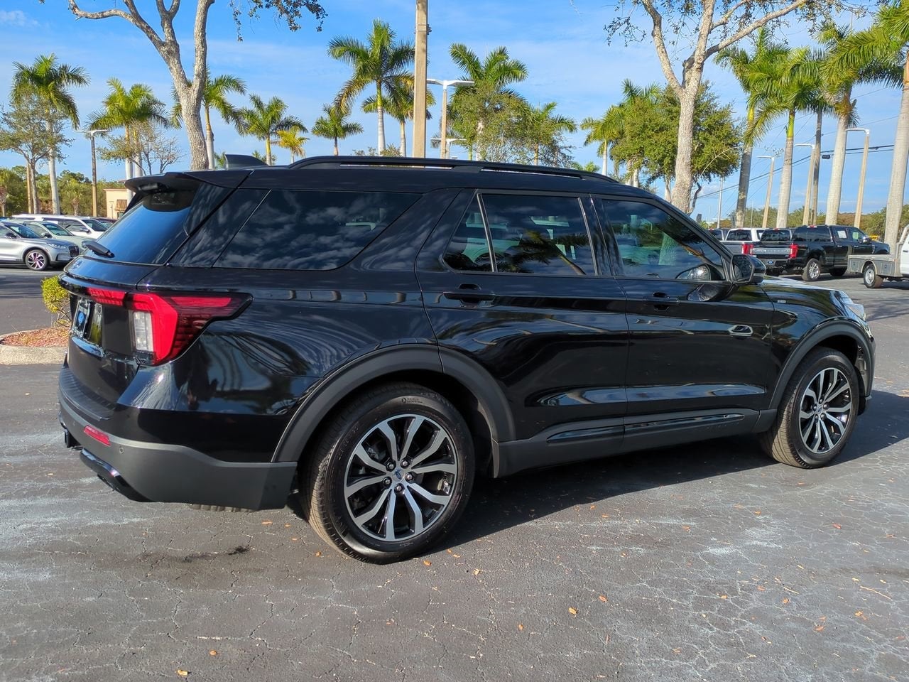 2025 Ford Explorer ST-Line