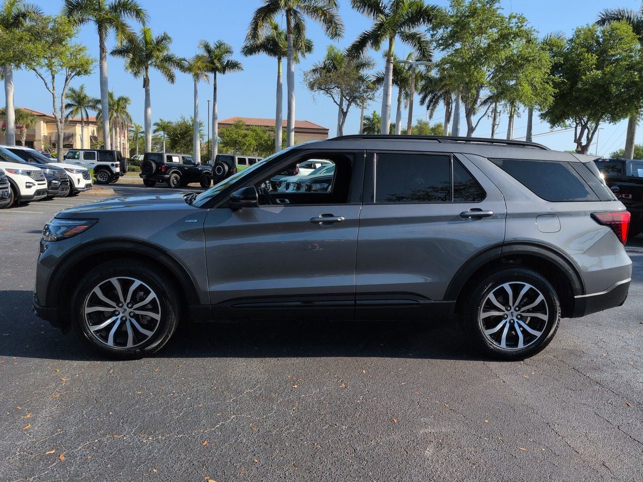 2025 Ford Explorer ST-Line