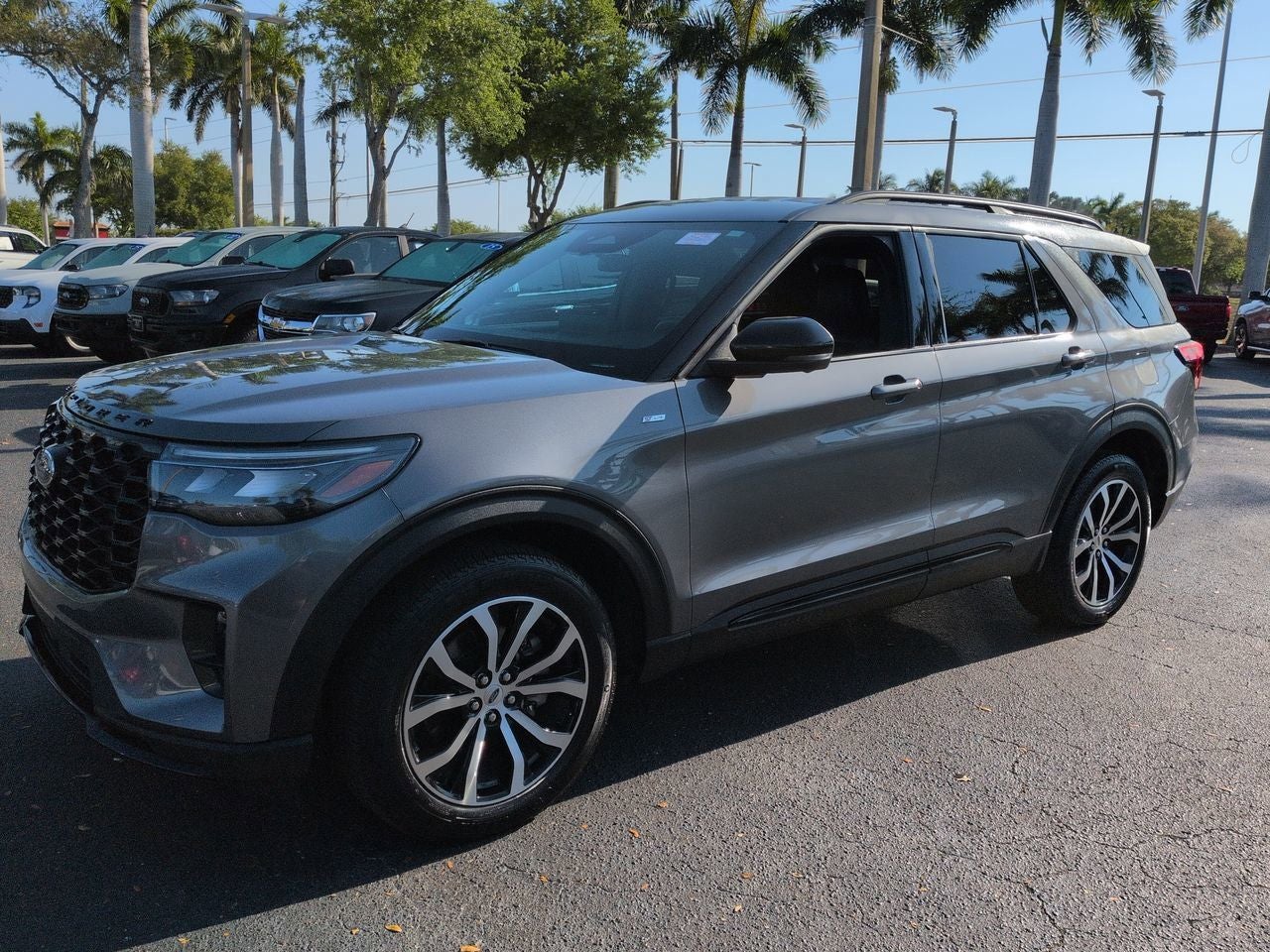 2025 Ford Explorer ST-Line