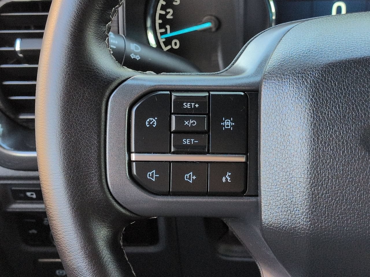 2023 Ford F-150 XLT V6 ECOBOOST