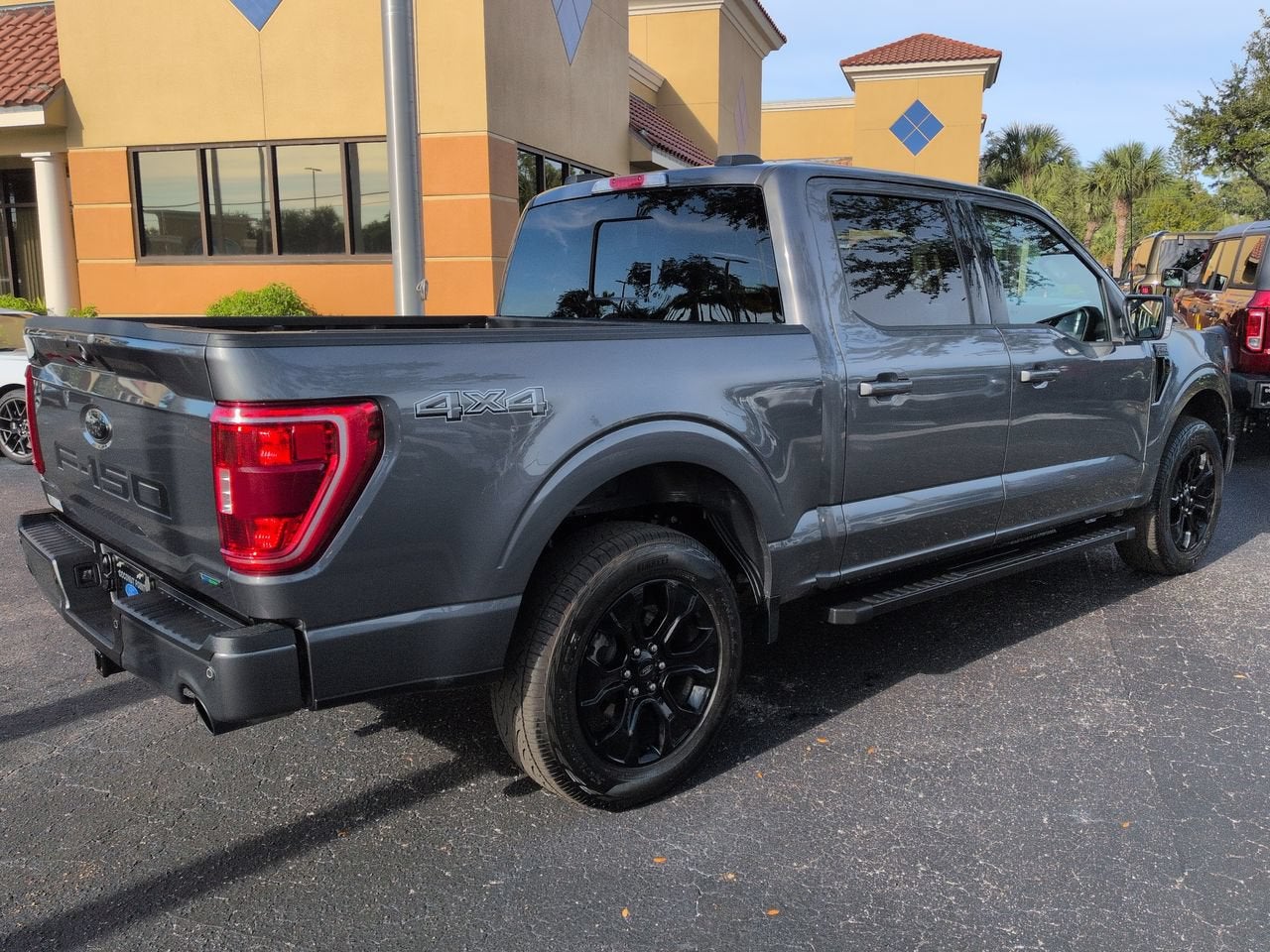 2023 Ford F-150 XLT V6 ECOBOOST