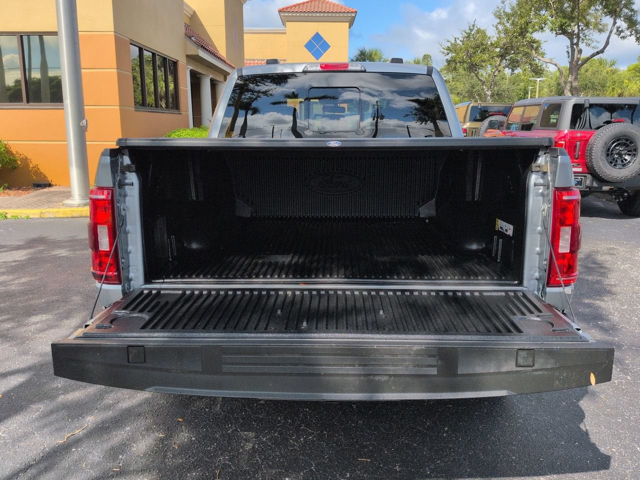 2023 Ford F-150 XLT V6 ECOBOOST