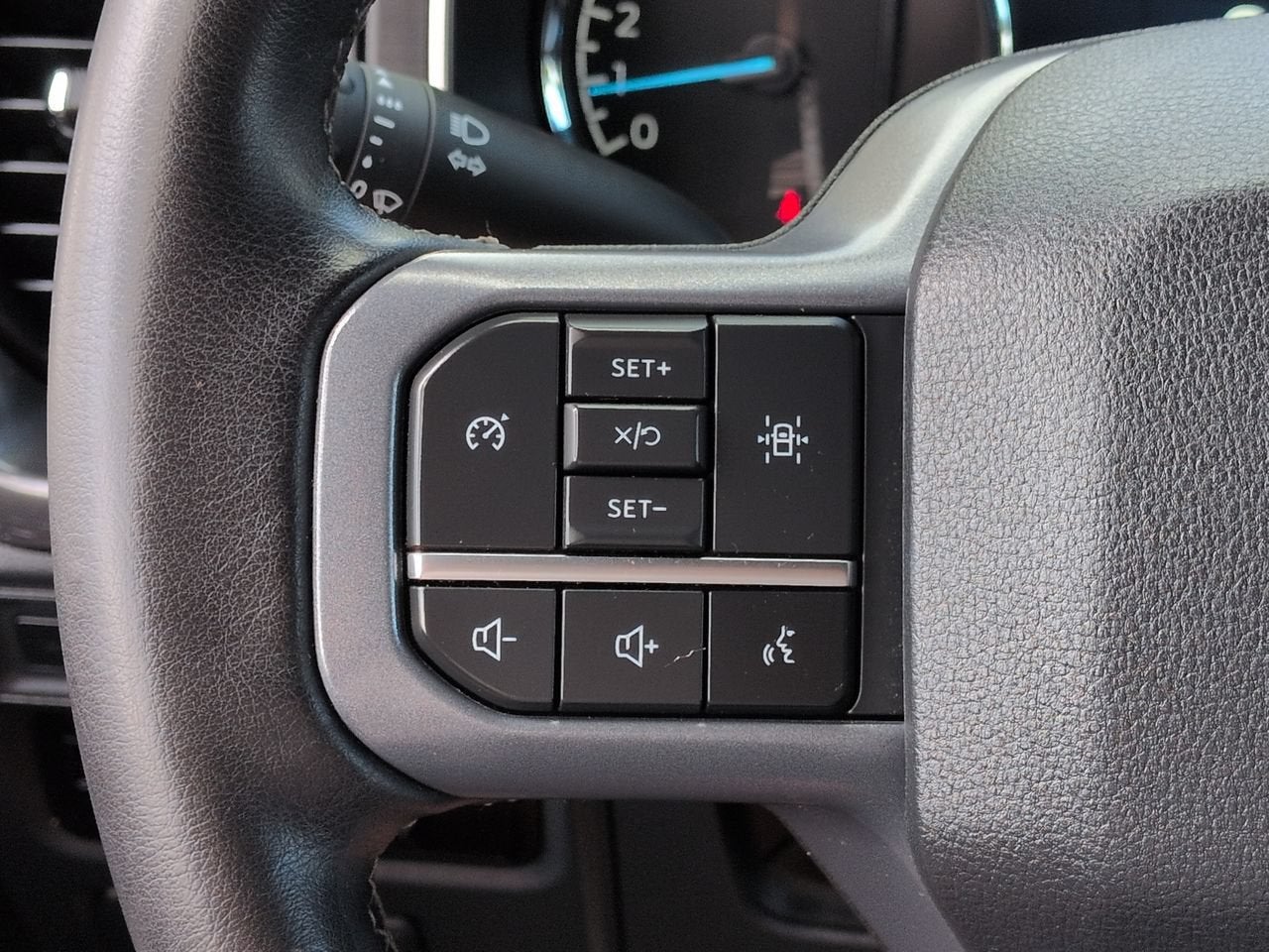 2023 Ford F-150 XLT V6 ECOBOOST