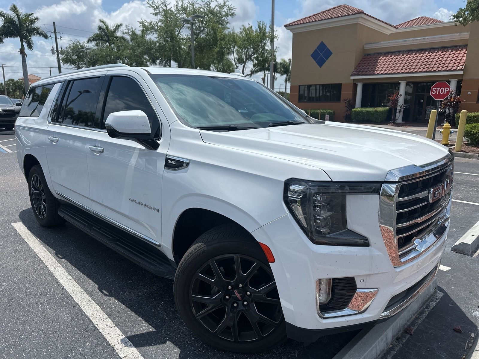 2023 GMC Yukon XL SLT