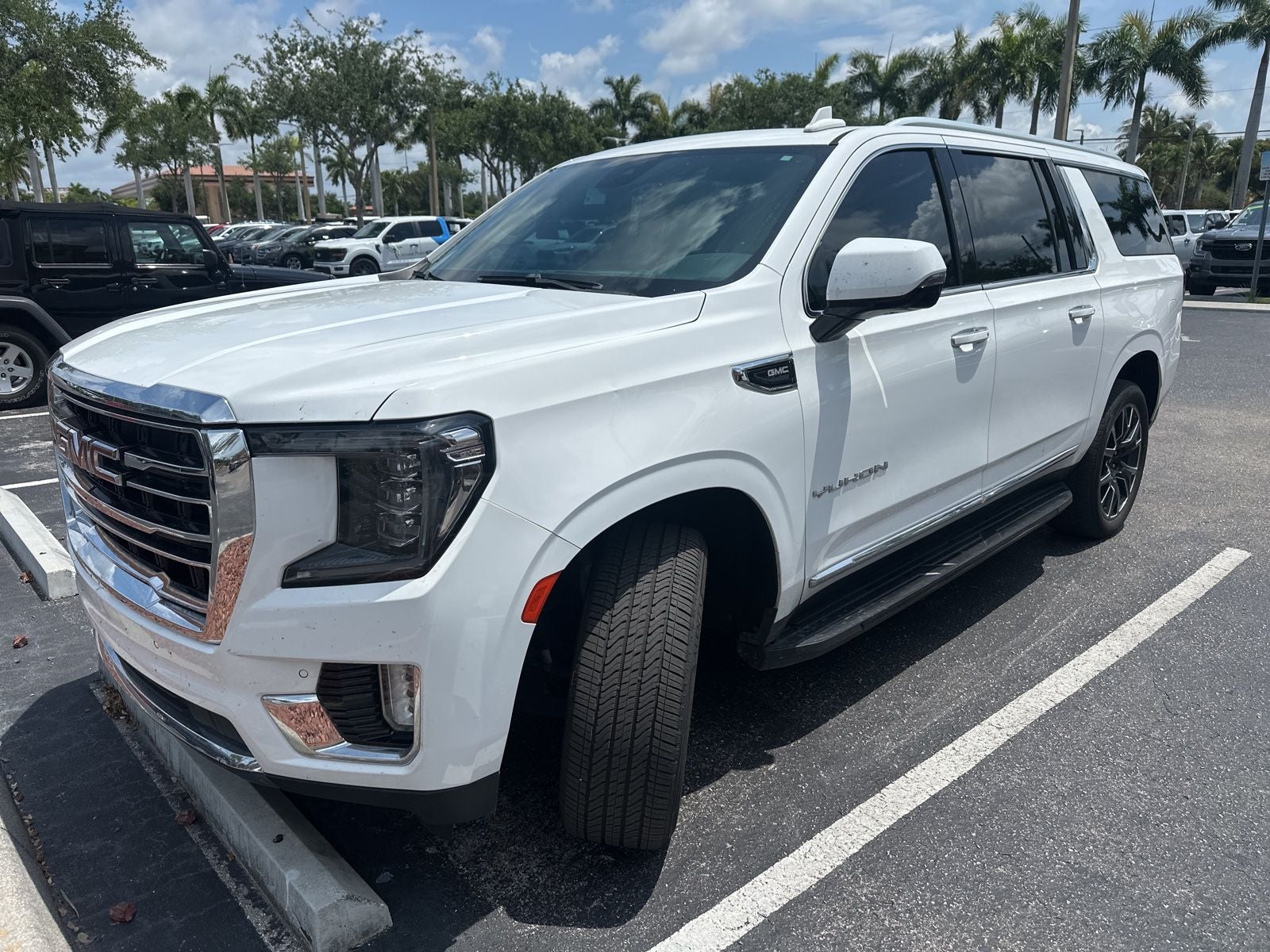 2023 GMC Yukon XL SLT