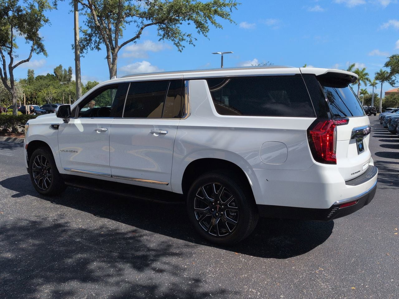 2023 GMC Yukon XL SLT