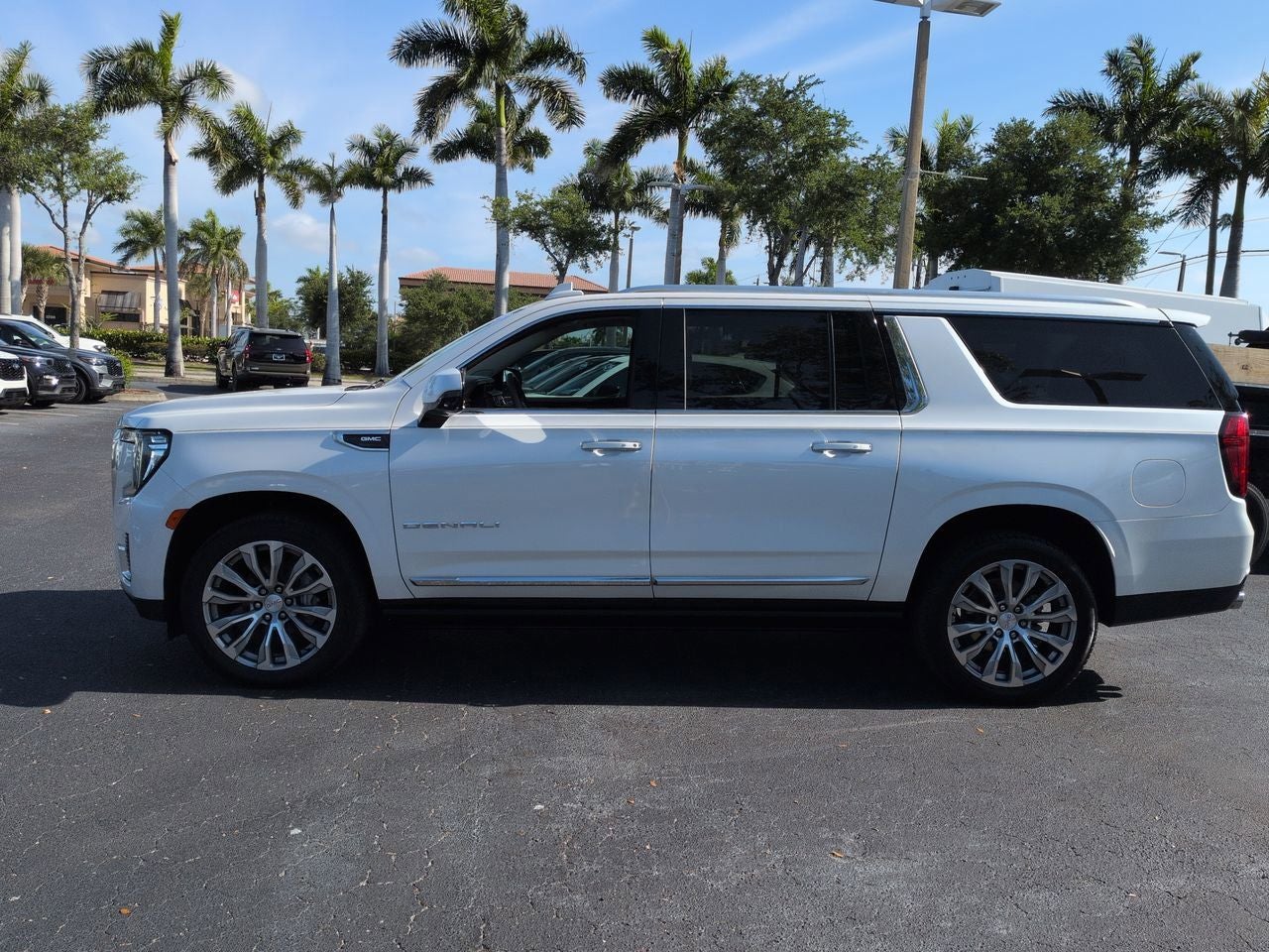 2023 GMC Yukon XL Denali