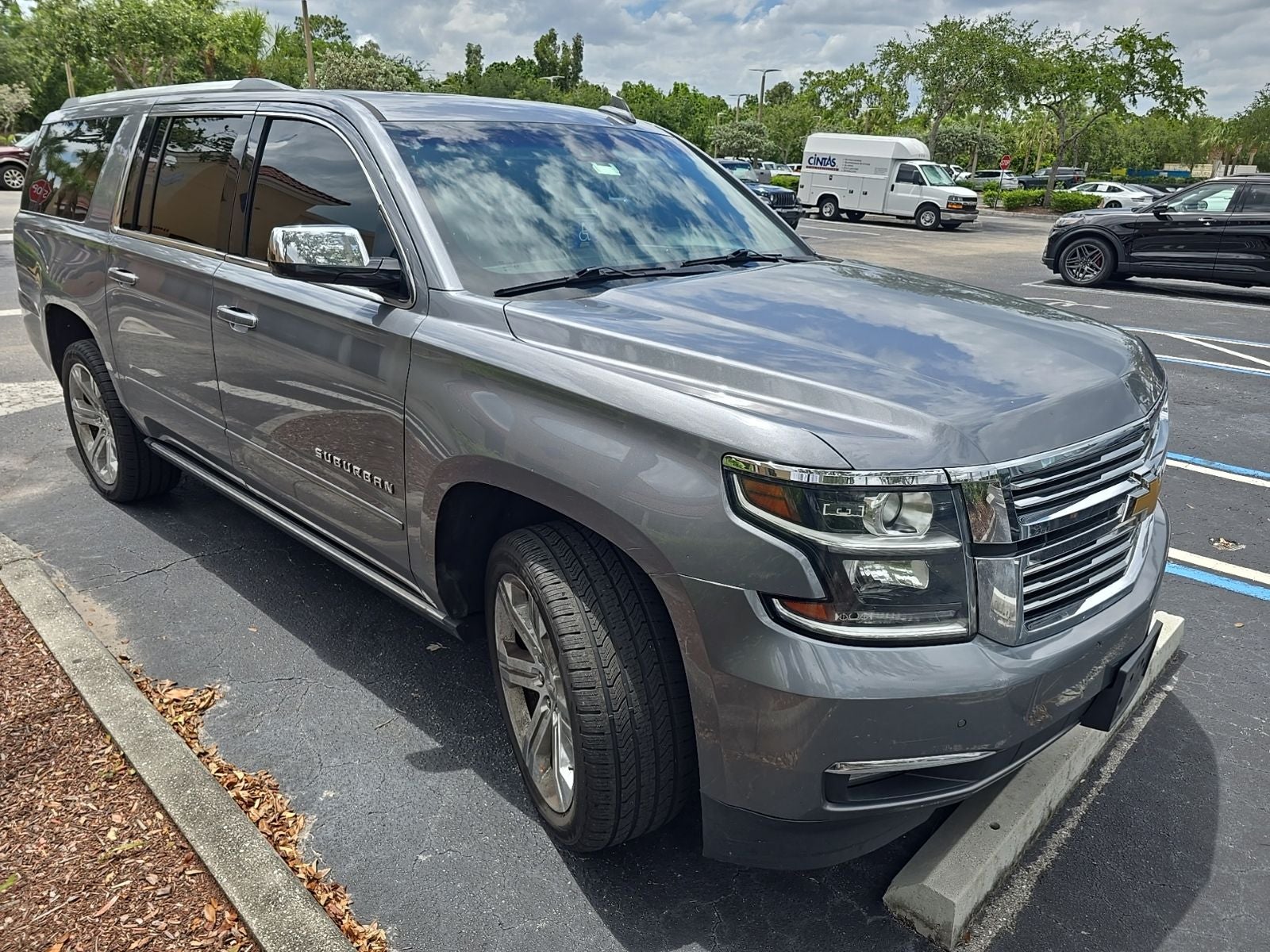 2018 Chevrolet Suburban 4WD 1500 Premier's photo