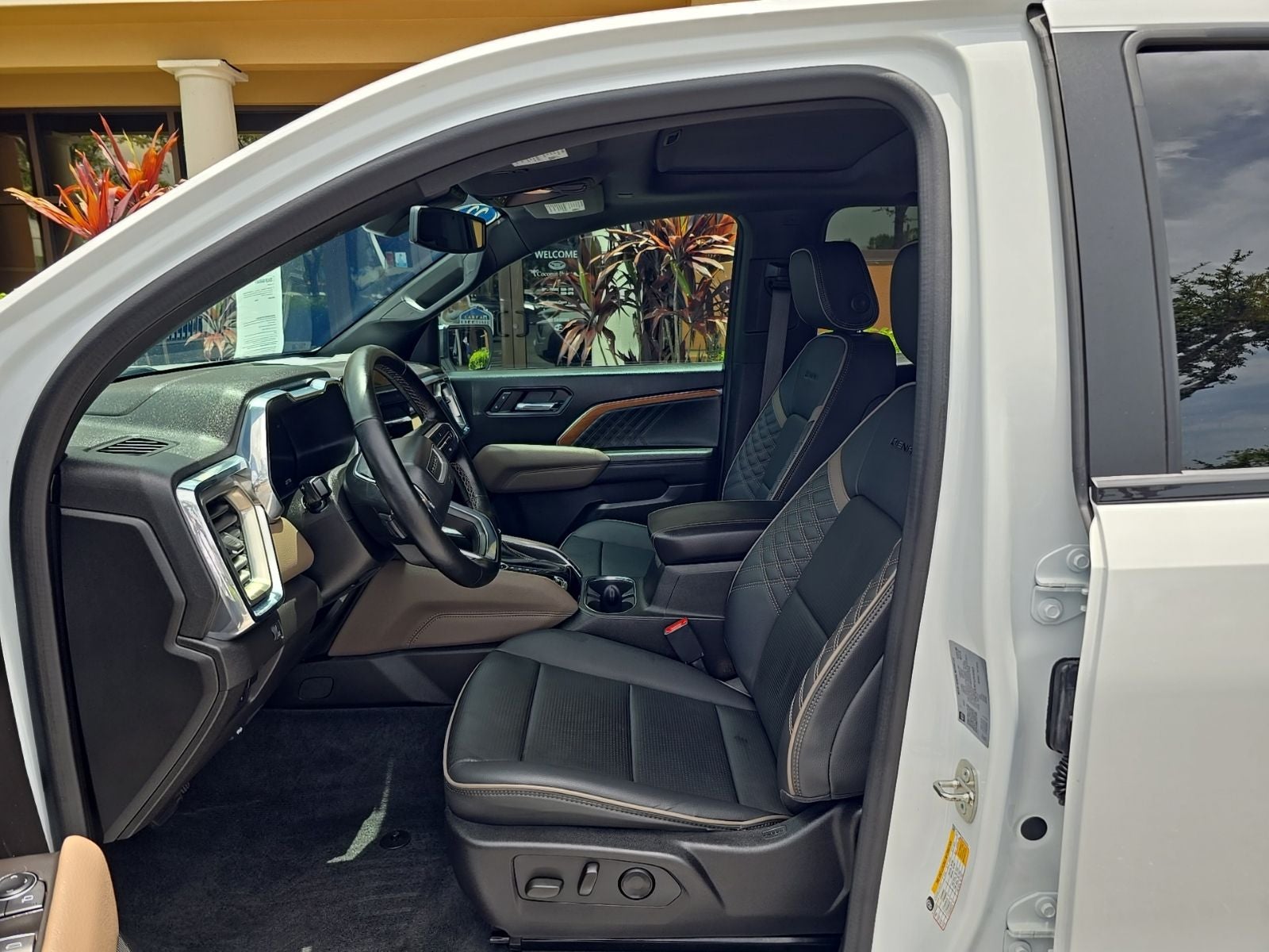 2023 GMC Canyon Denali