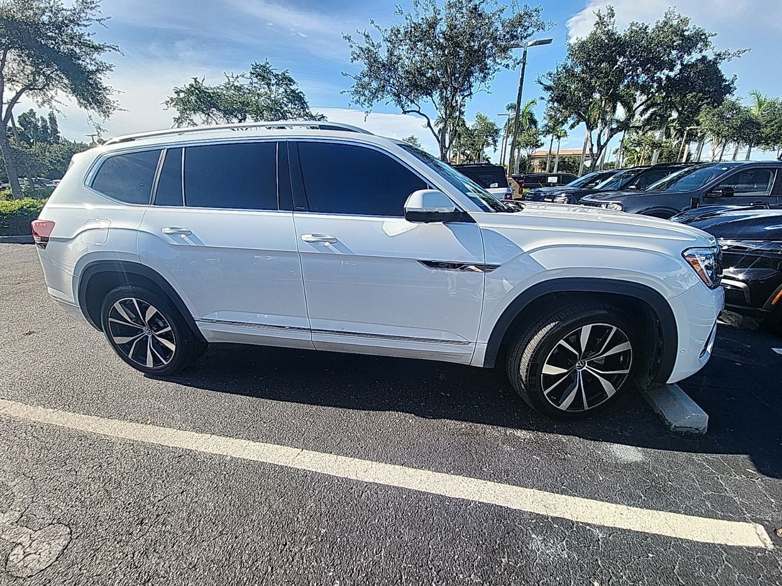 2024 Volkswagen Atlas 2.0T SEL Premium R-Line