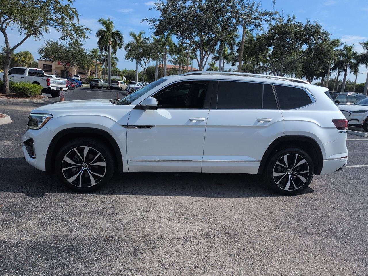2024 Volkswagen Atlas 2.0T SEL Premium R-Line