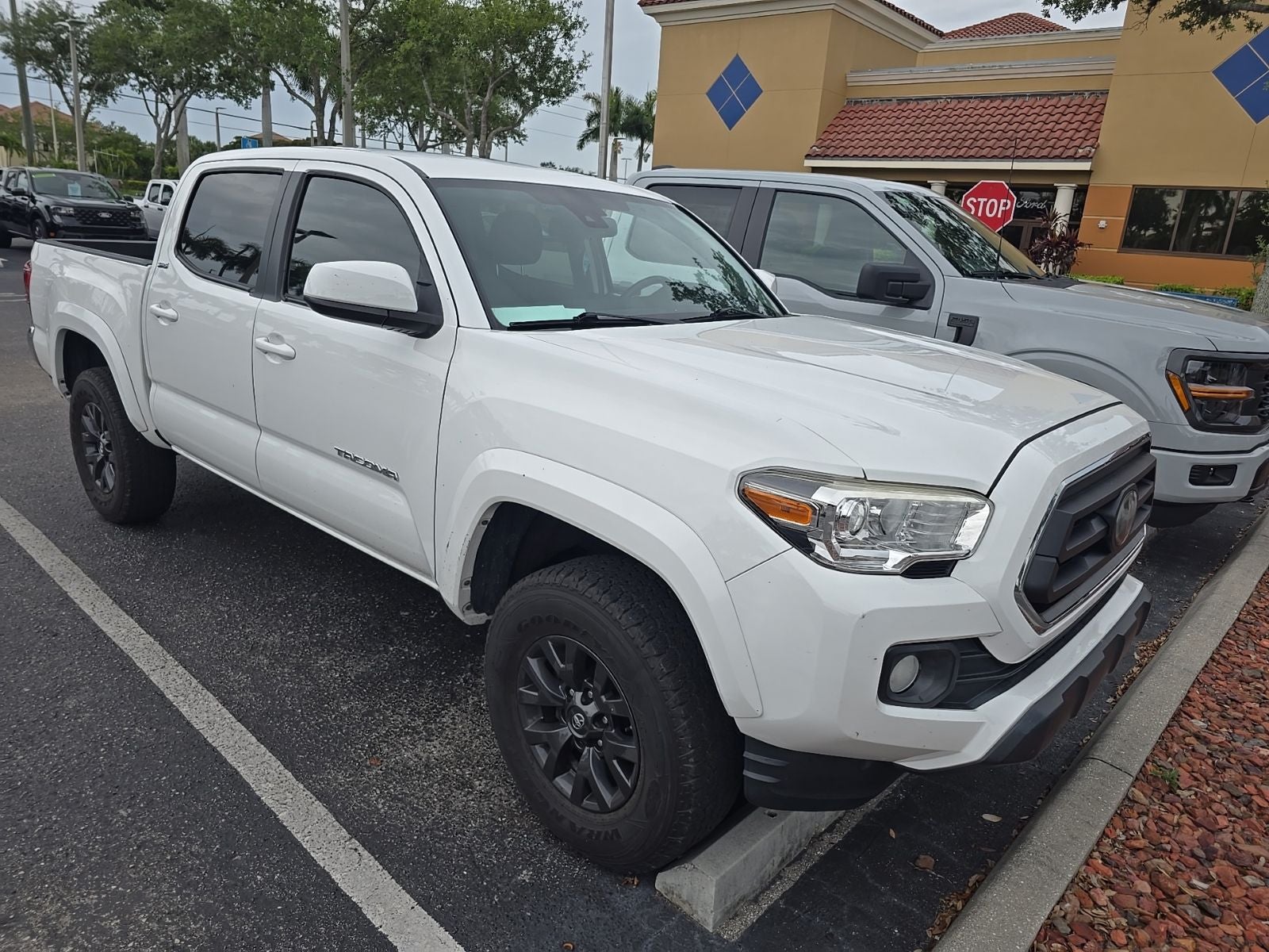 2020 Toyota Tacoma SR5 Double Cab 2WD V6 Auto Short Bed's photo
