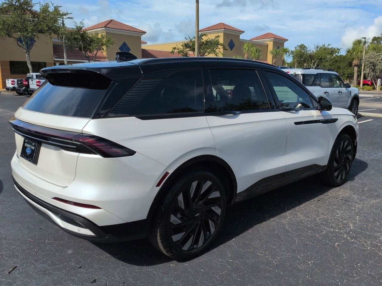 2025 Lincoln Nautilus Reserve