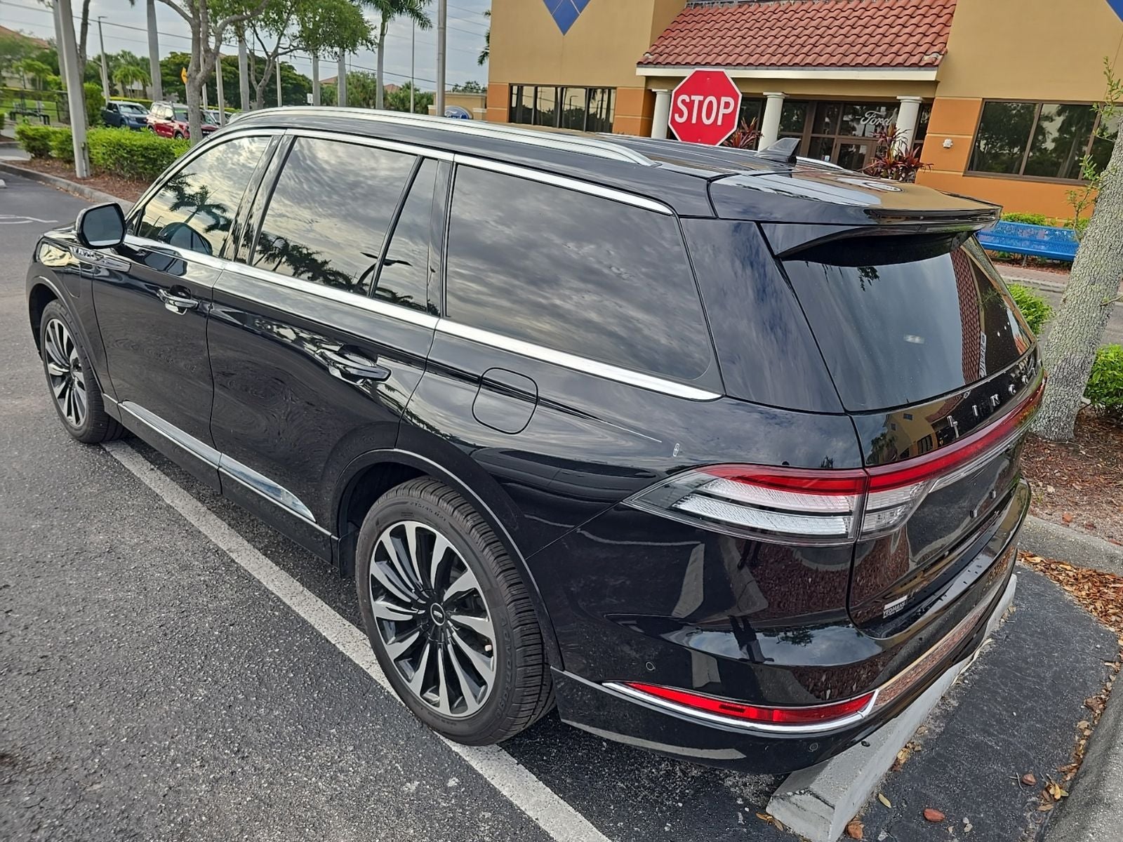 2023 Lincoln Aviator Plug-In Hybrid Black Label Grand Touring