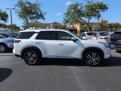 2025 Nissan Pathfinder Platinum