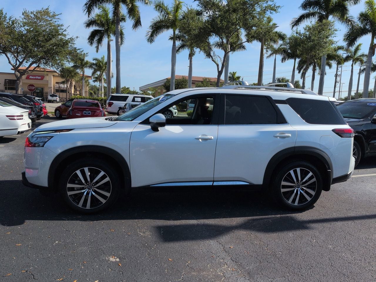 2025 Nissan Pathfinder Platinum