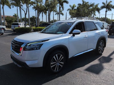 2025 Nissan Pathfinder Platinum