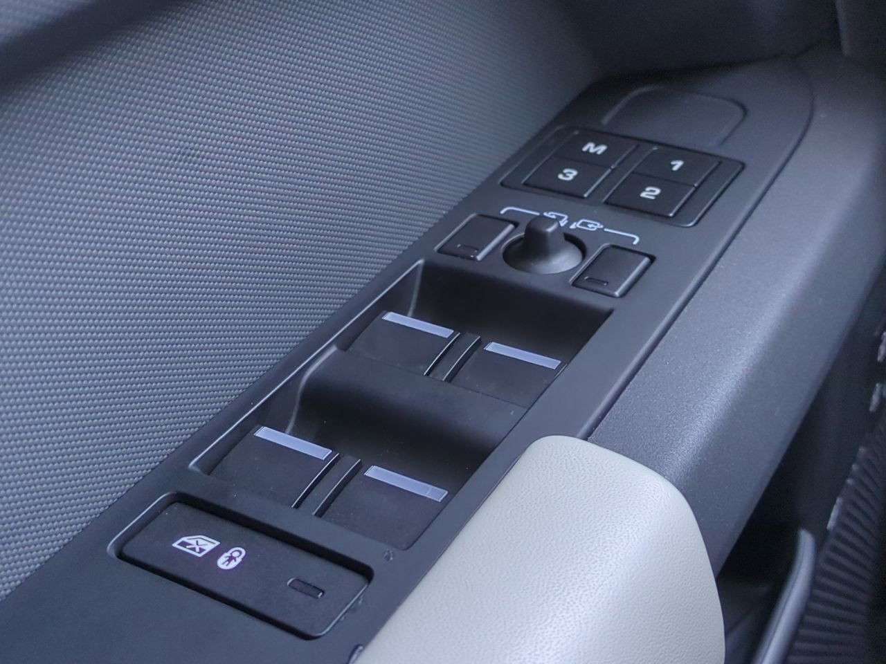 2023 Land Rover Defender 110 X-Dynamic SE