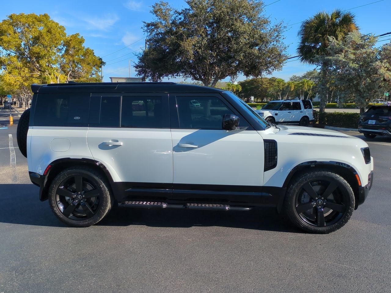 2023 Land Rover Defender 110 X-Dynamic SE