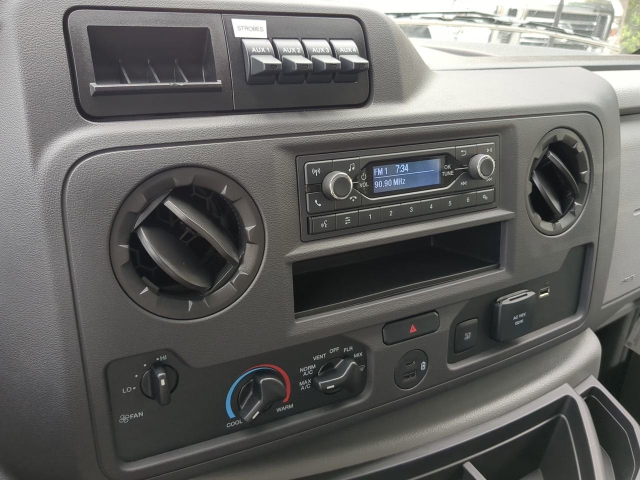 2025 Ford E-350SD Base Cutaway