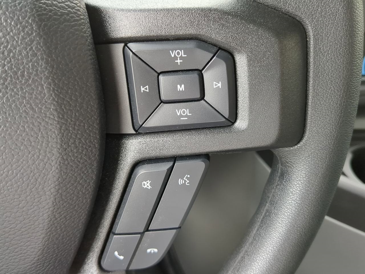 2025 Ford E-350SD Base Cutaway