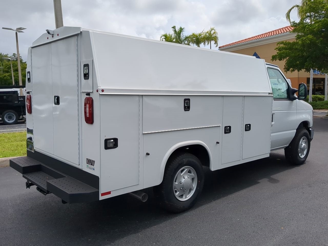 2025 Ford E-350SD Base Cutaway