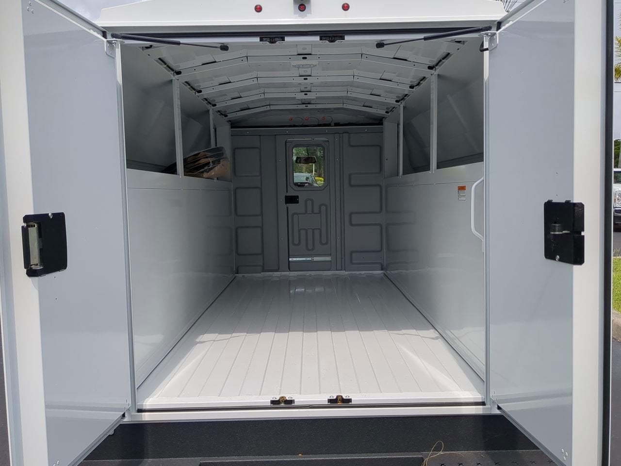 2025 Ford E-350SD Base Cutaway