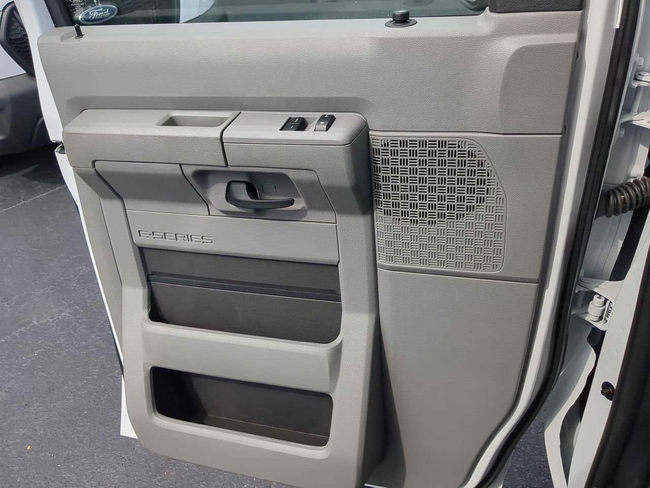 2025 Ford E-350SD Base Cutaway