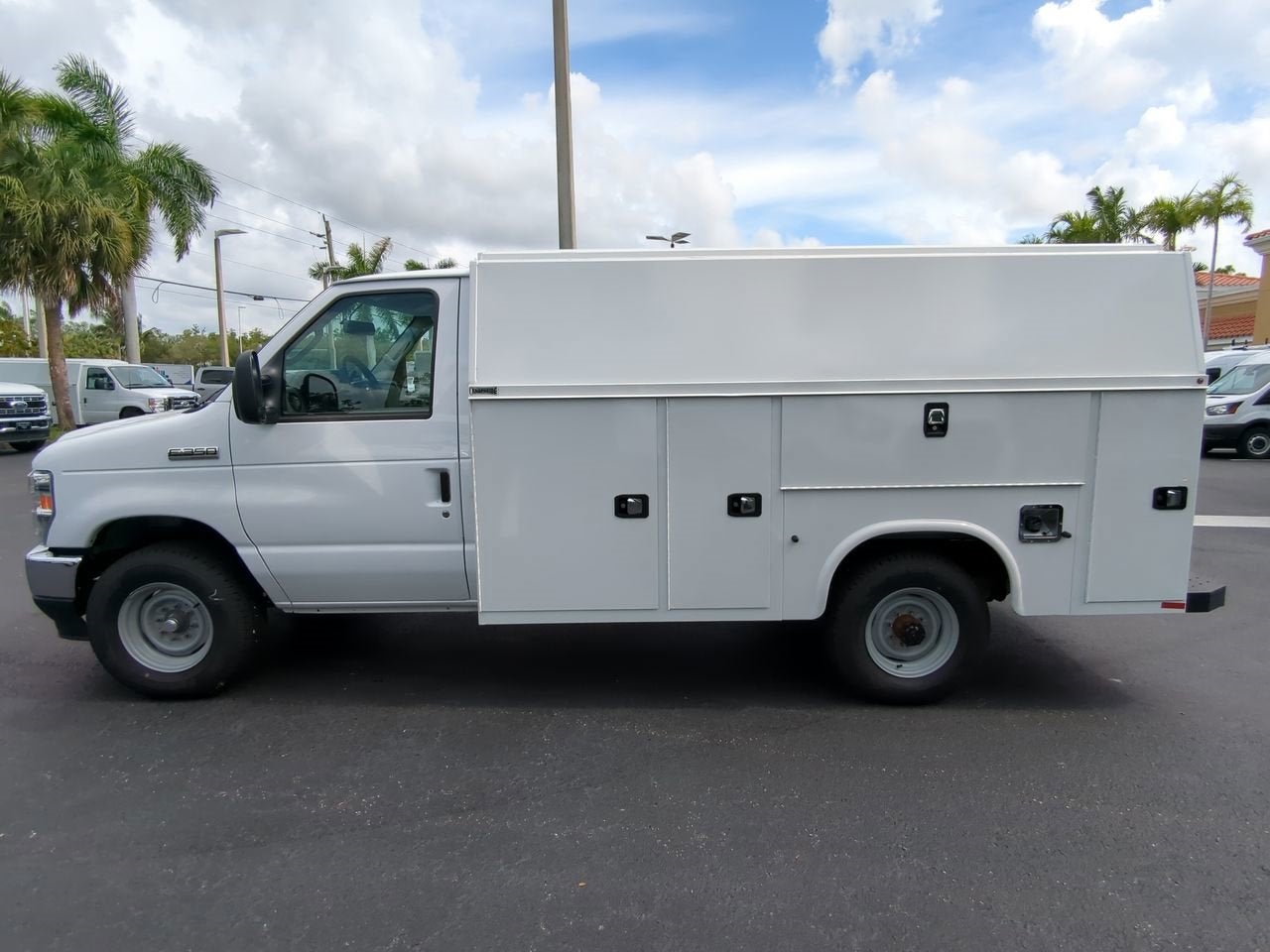 2025 Ford E-350SD Base Cutaway