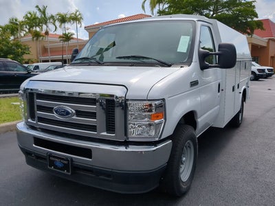2025 Ford E-350SD Base Cutaway