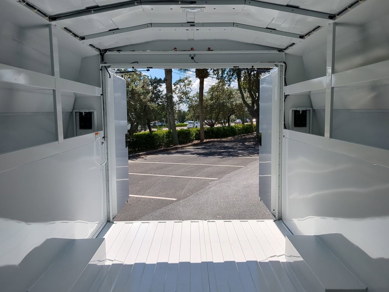 2025 Ford E-350SD Base Cutaway