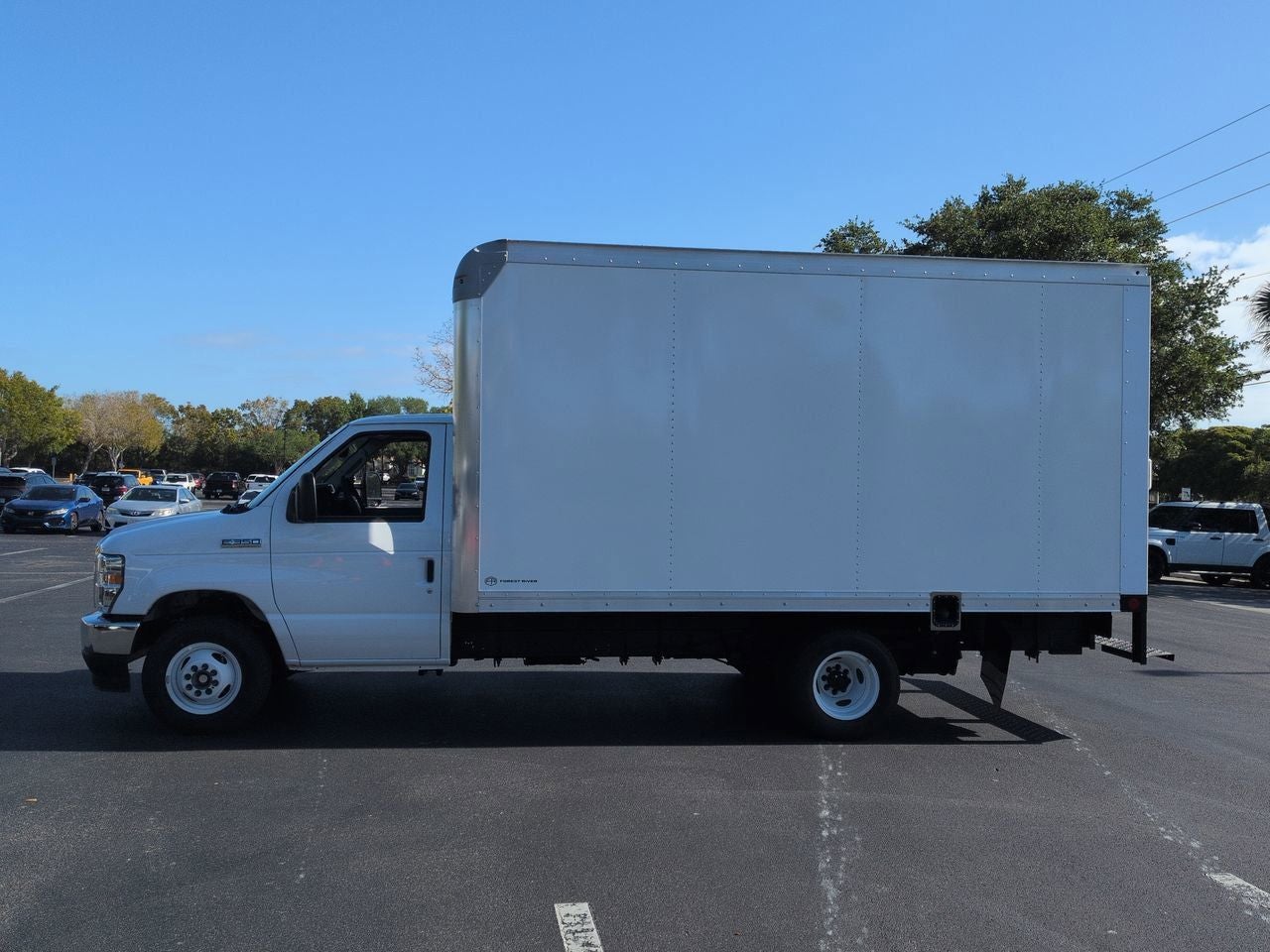 2026 Ford Econoline Cutaway E-350 SRW