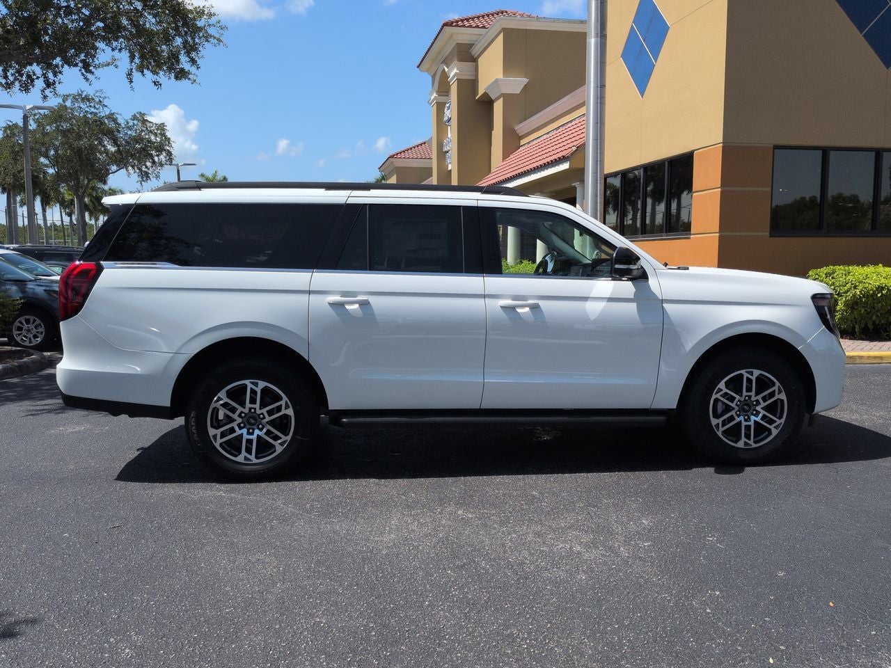 2026 Ford Expedition MAX Active
