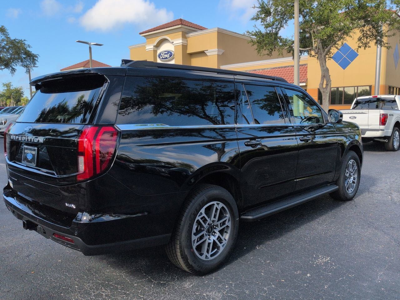 2026 Ford Expedition MAX Active