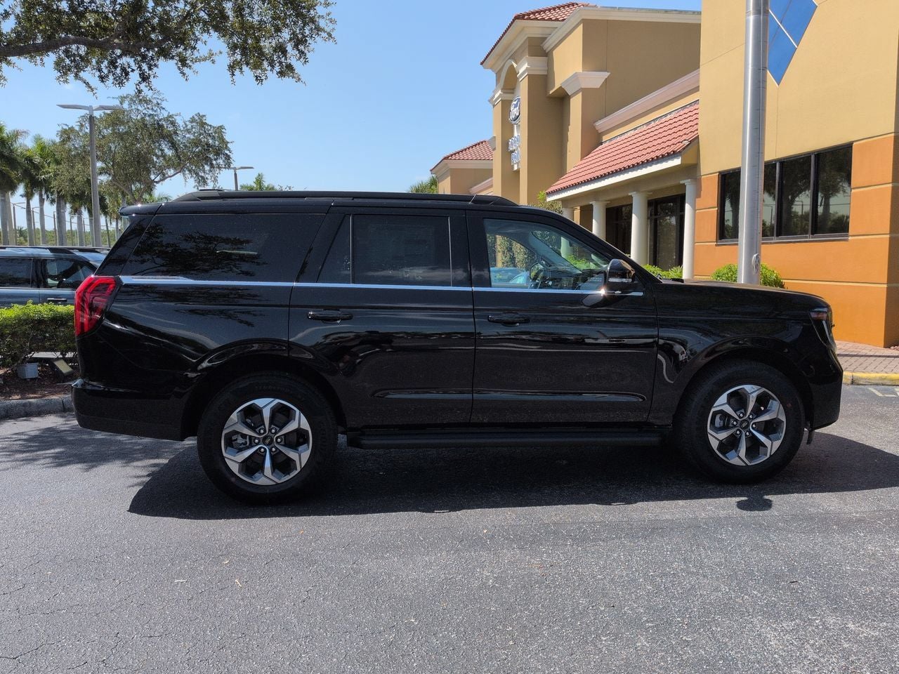 2027 Ford Expedition Active
