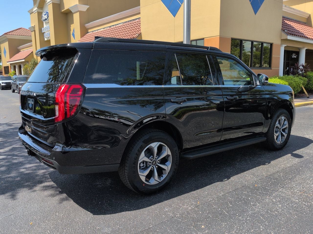 2027 Ford Expedition Active