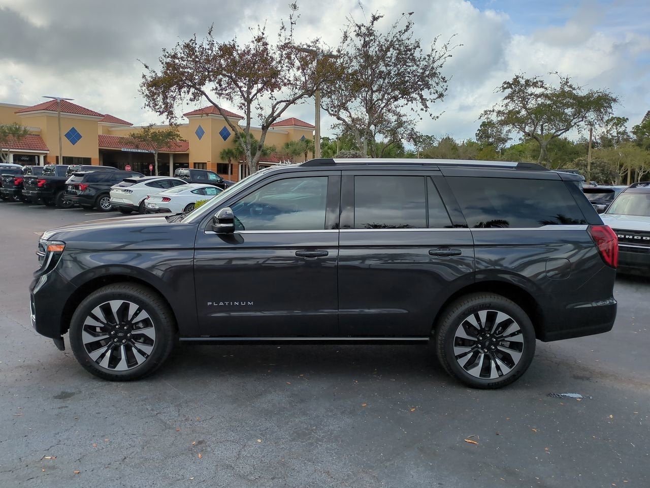 2025 Ford Expedition Platinum