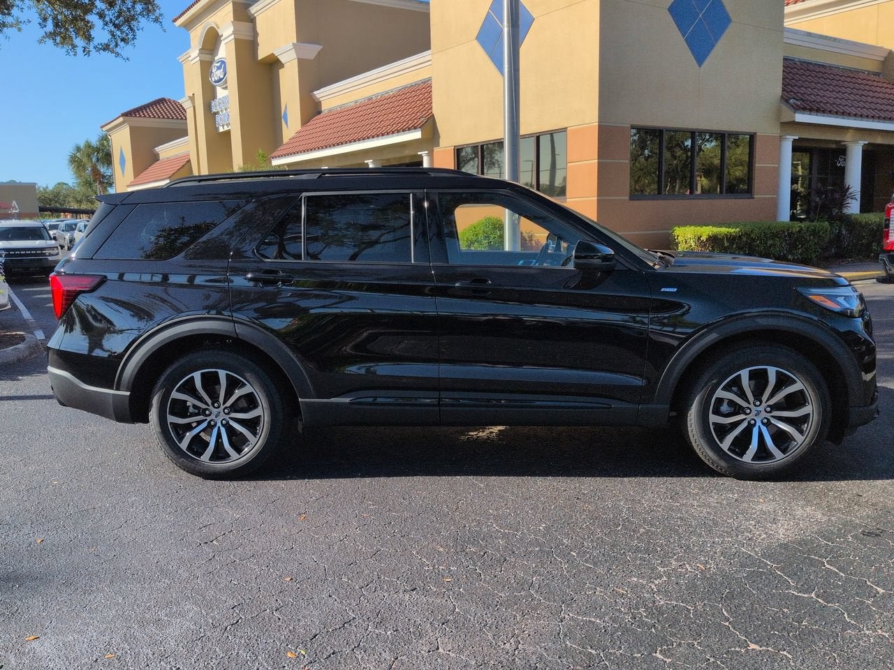 2027 Ford Explorer ST-Line