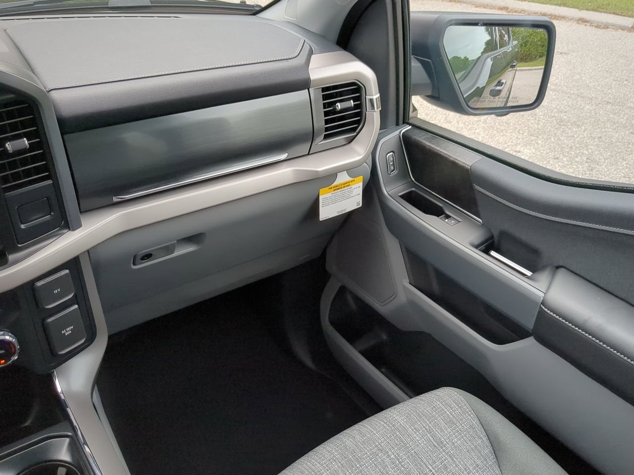 2023 Ford F-150 Lightning XLT