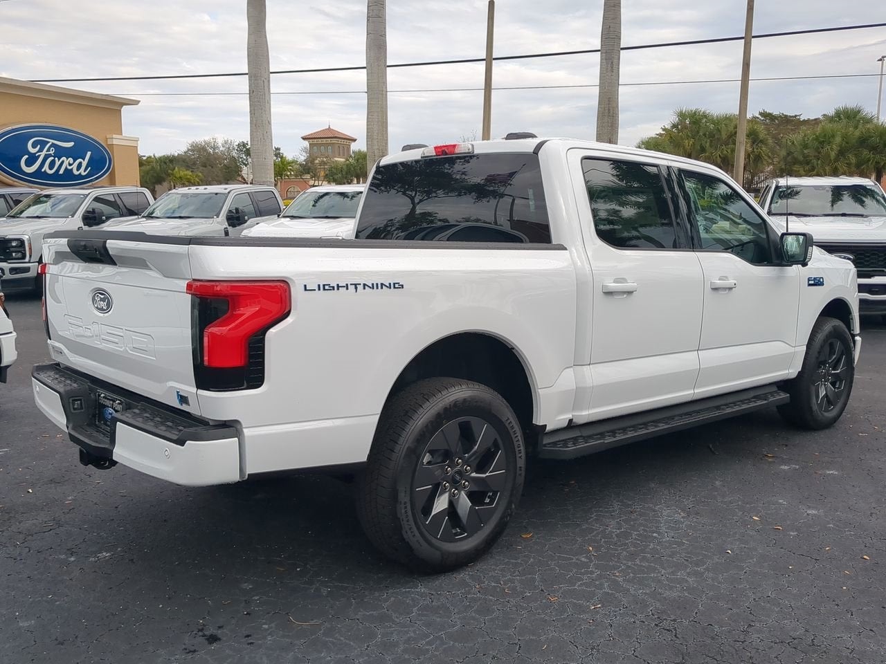2025 Ford F-150 Lightning Flash
