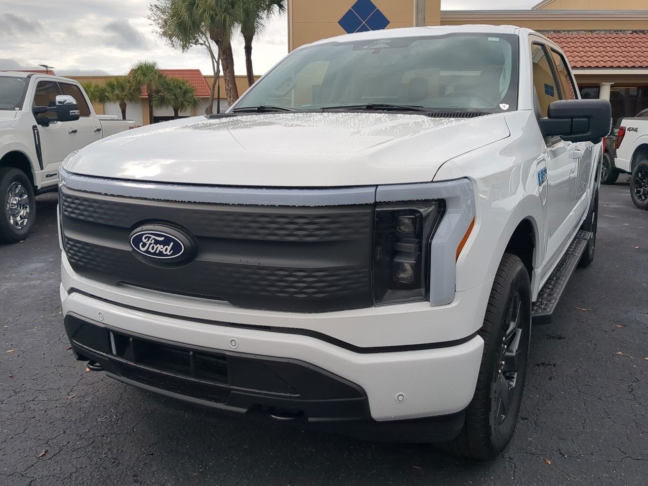 2025 Ford F-150 Lightning Flash